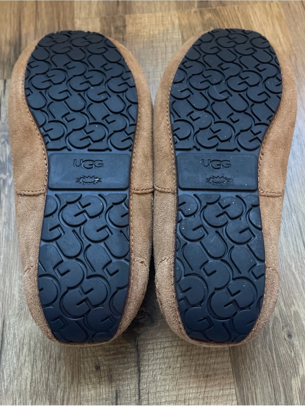 UGG SCALLOPED MOC Girls  SLIPPER SUEDE CHESTNUT Size 4